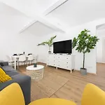 Terrassen-Wohnung Am Goerlitzer Park In Kreuzberg