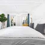Terrassen-Wohnung Am Goerlitzer Park In Kreuzberg