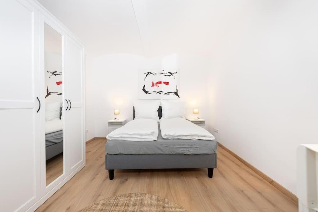 Terrassen-wohnung Am Goerlitzer Park In Kreuzberg Appartement *