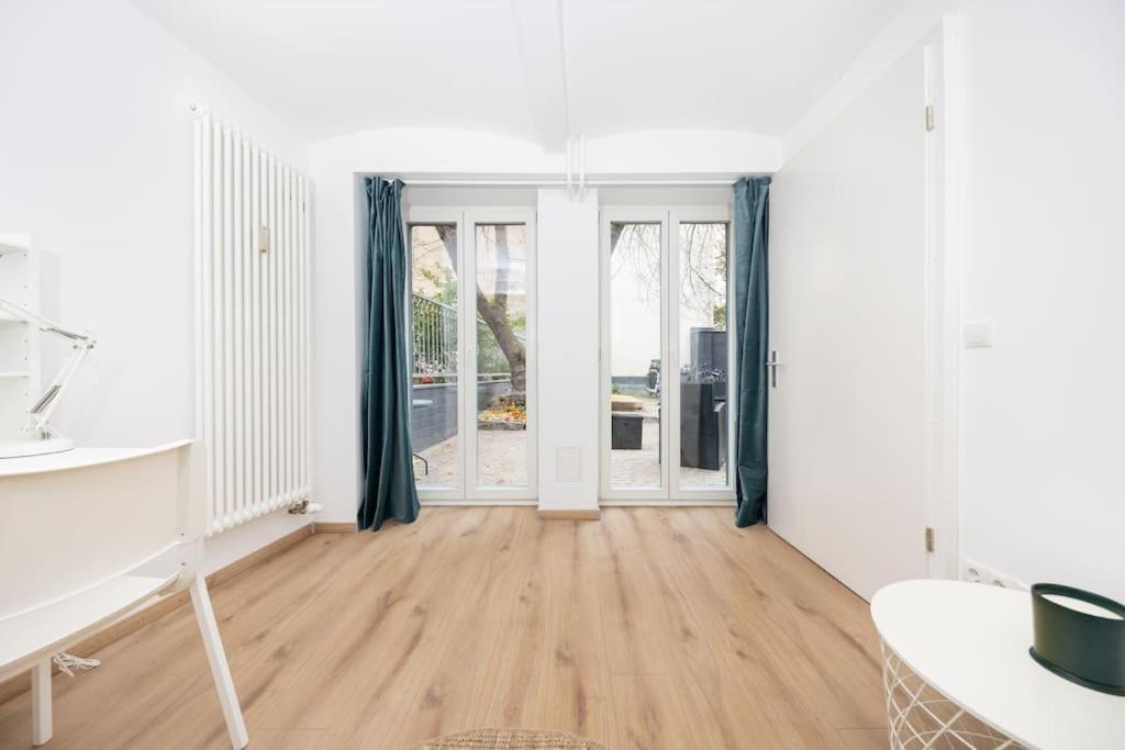 Terrassen-wohnung Am Goerlitzer Park In Kreuzberg Appartement Berlijn