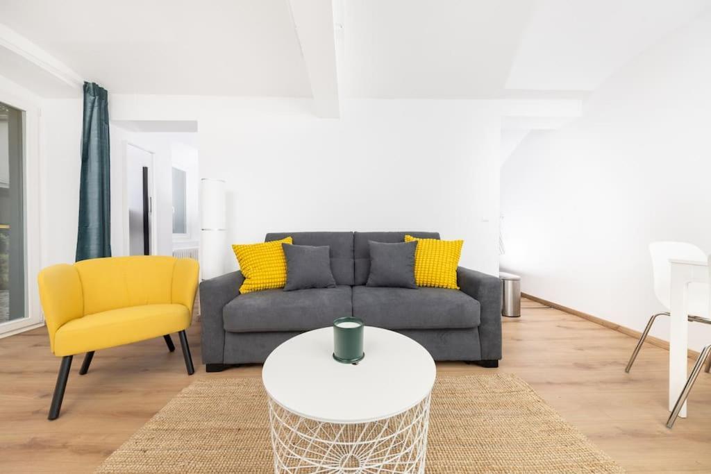 Terrassen-wohnung Am Goerlitzer Park In Kreuzberg Appartement *